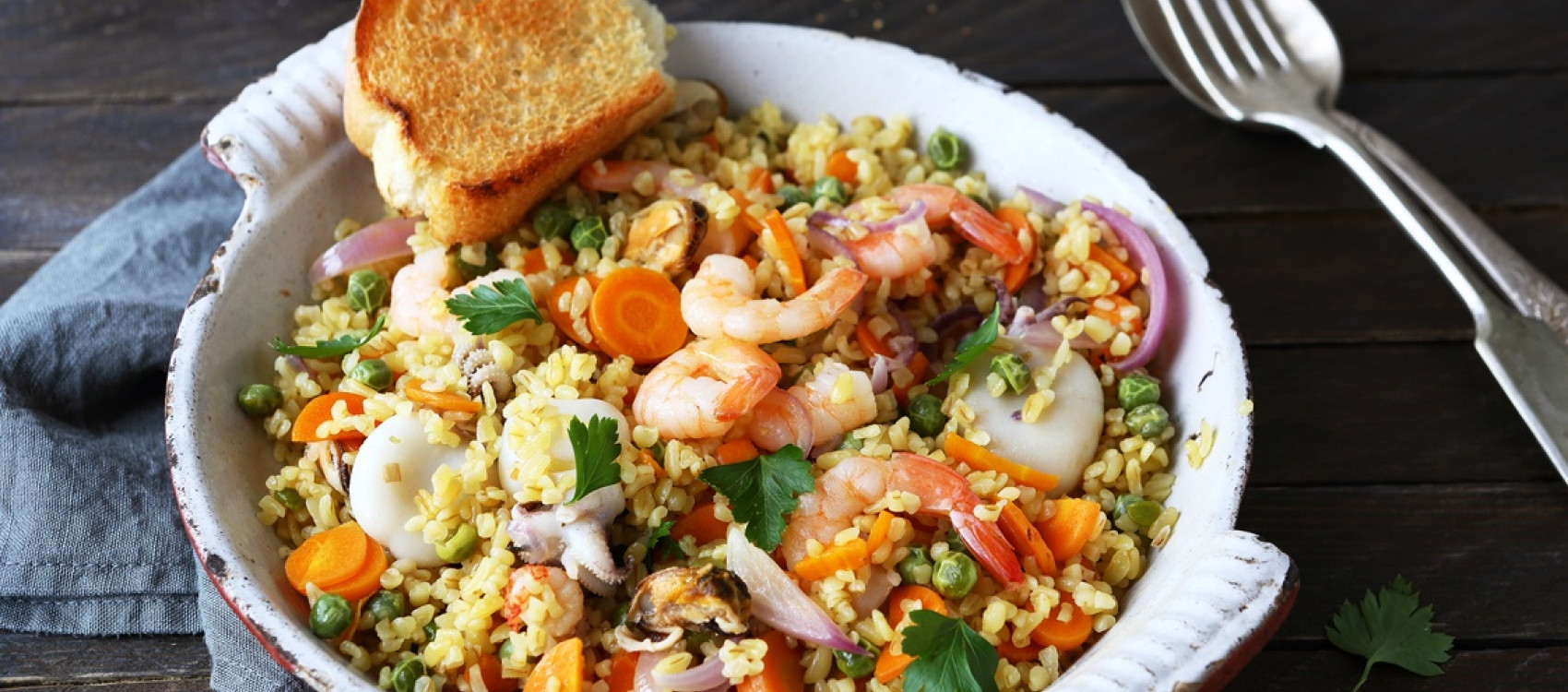 salata avokado