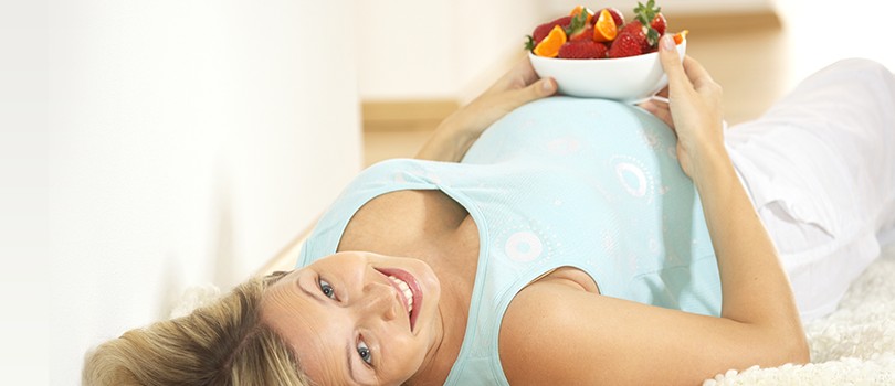 Learn how to eat right while pregnant and breastfeeding